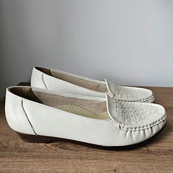 NEVER WORN SOFT SPOTS BONE WHITE GENUINE LEATHER LOAFERS SIZE 9.5 & 10N - Picture 4 of 16